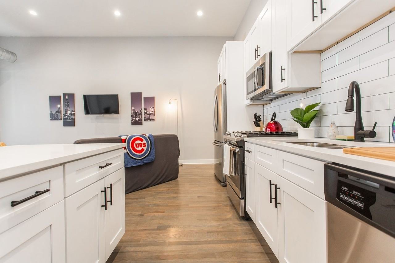 907 W School St #2B - Photo 5 of 11