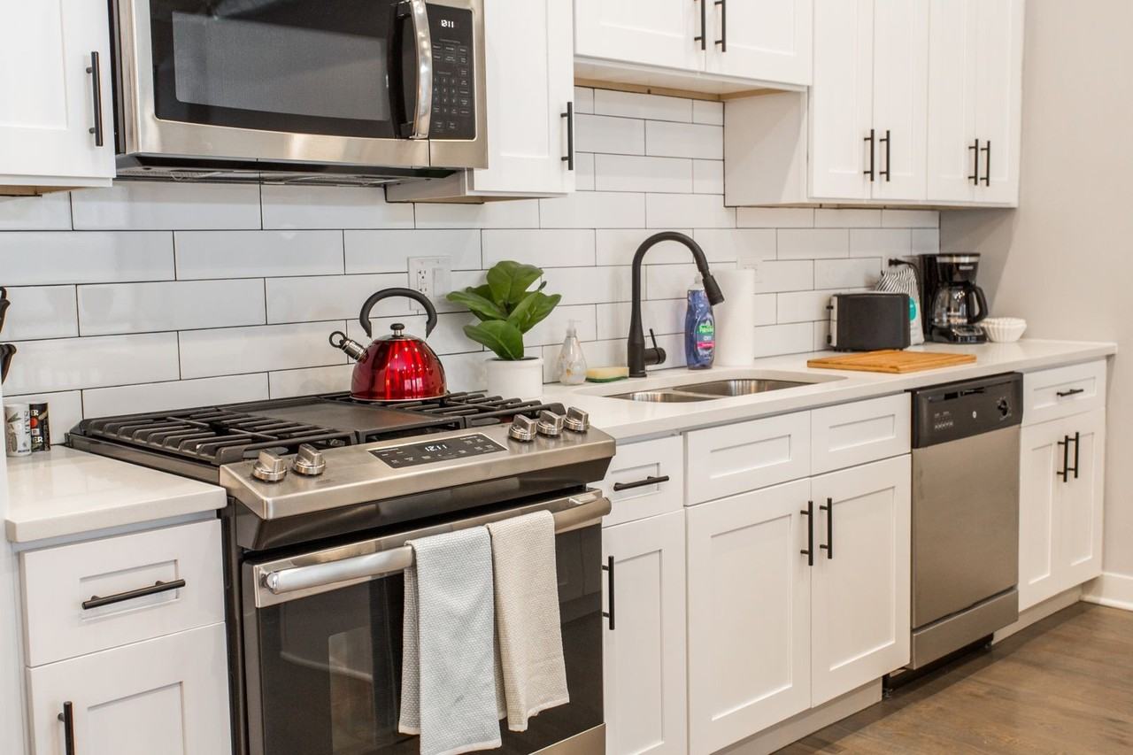 907 W School St #2B - Photo 6 of 11