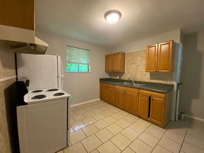 2406 Meharry Blvd #B - Photo 7 of 17