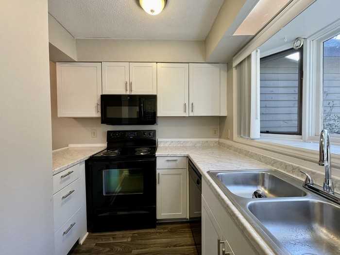 4114 Beechnut Ln - Photo 5 of 26