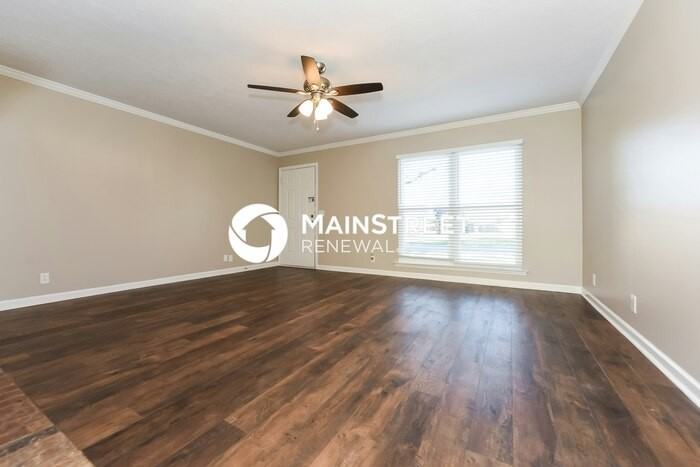 406 Adeline Dr - Photo 4 of 15