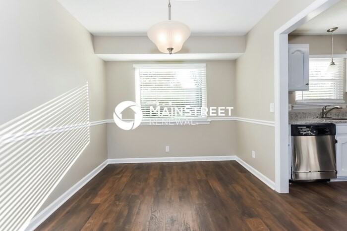 406 Adeline Dr - Photo 5 of 15