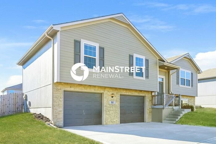 505 Ne 192nd St - Photo 4 of 17