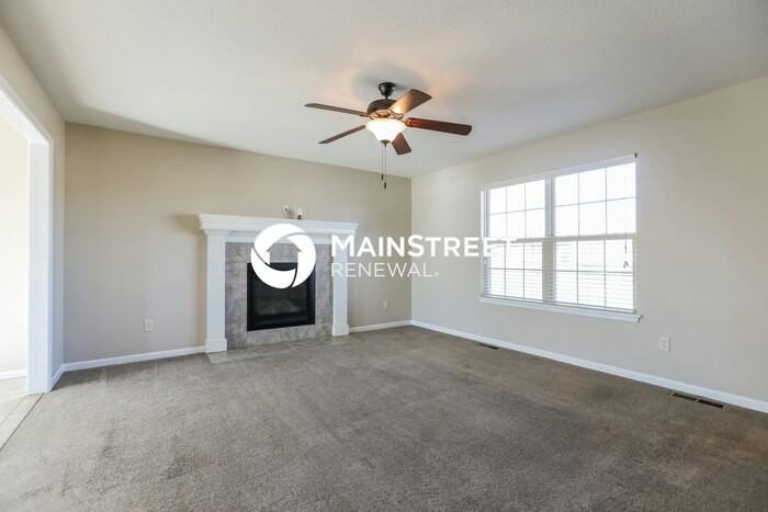 505 Ne 192nd St - Photo 5 of 17