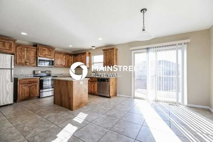 505 Ne 192nd St - Photo 7 of 17