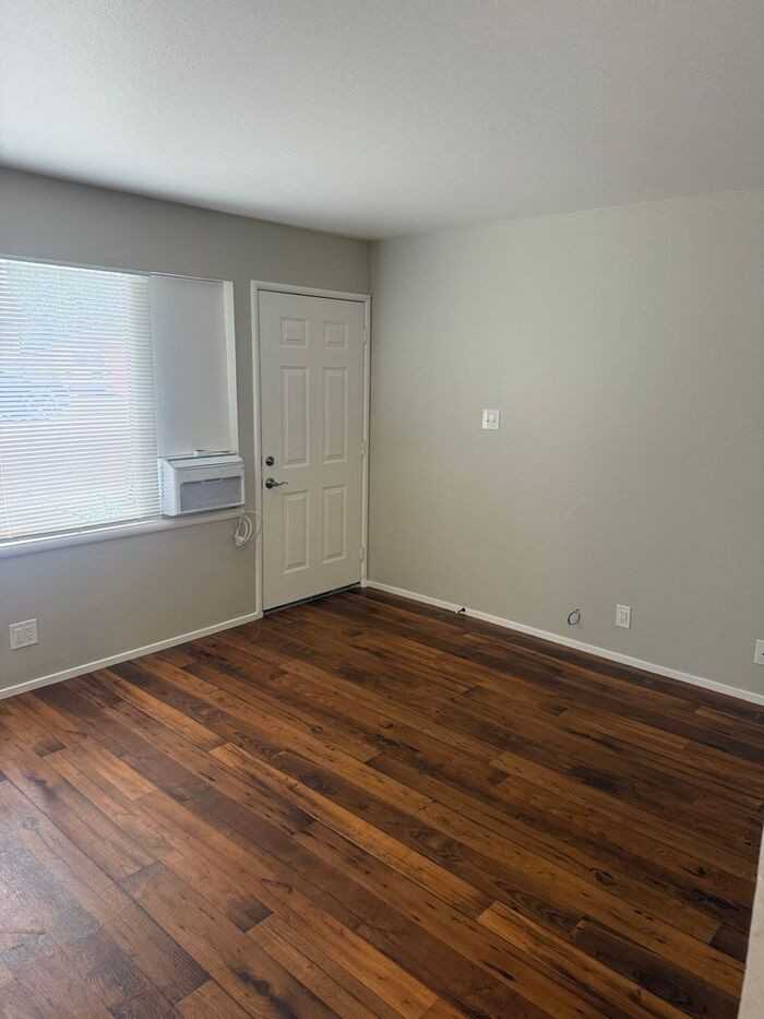 20358 Concord Ave - Photo 2 of 8