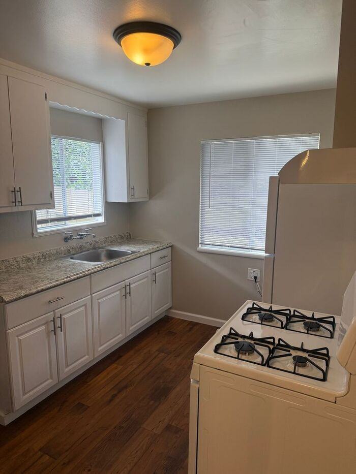 20358 Concord Ave - Photo 4 of 8