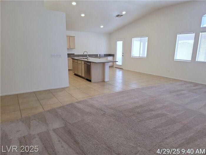 916 Melic Way - Photo 5 of 35