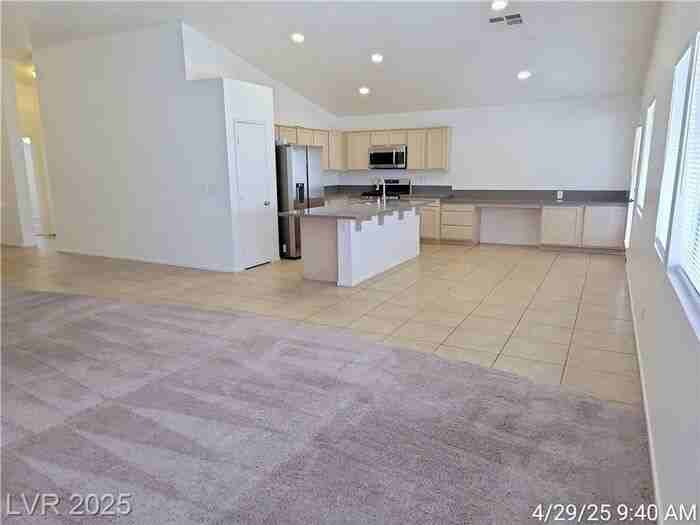 916 Melic Way - Photo 7 of 35