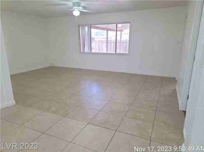 210 S Mallard St - Photo 3 of 29