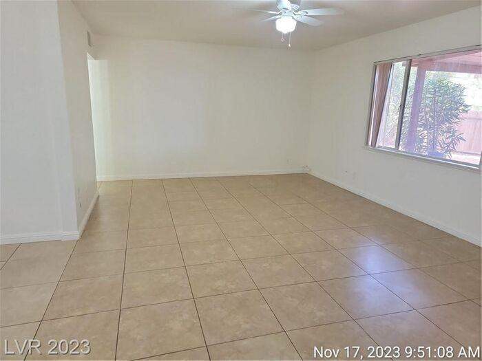 210 S Mallard St - Photo 4 of 29