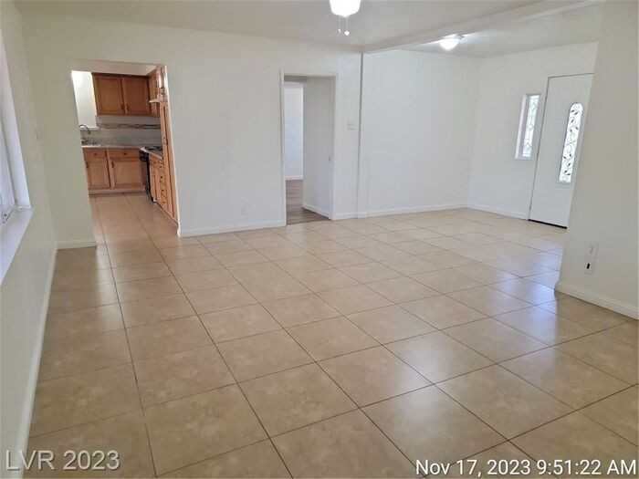 210 S Mallard St - Photo 5 of 29