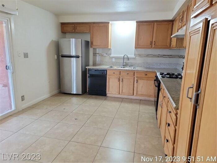 210 S Mallard St - Photo 7 of 29