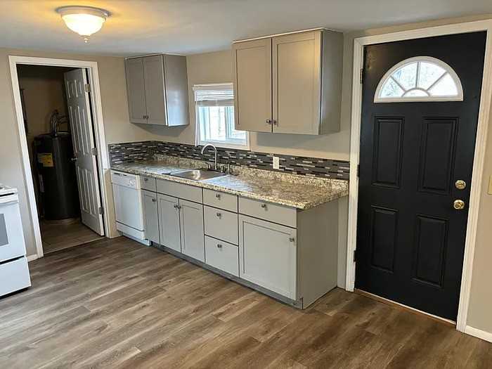 331 N Elizabeth St #B - Photo 3 of 11