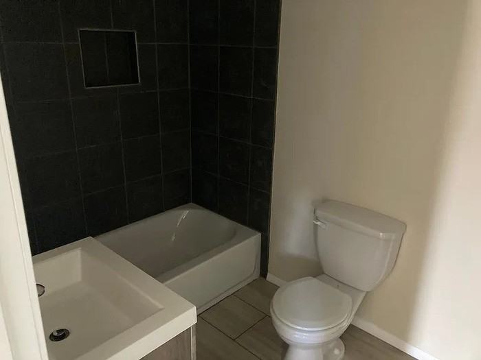 331 N Elizabeth St #B - Photo 7 of 11