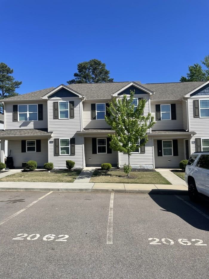 2062 Wiggins Village Dr - Photo 2 of 18