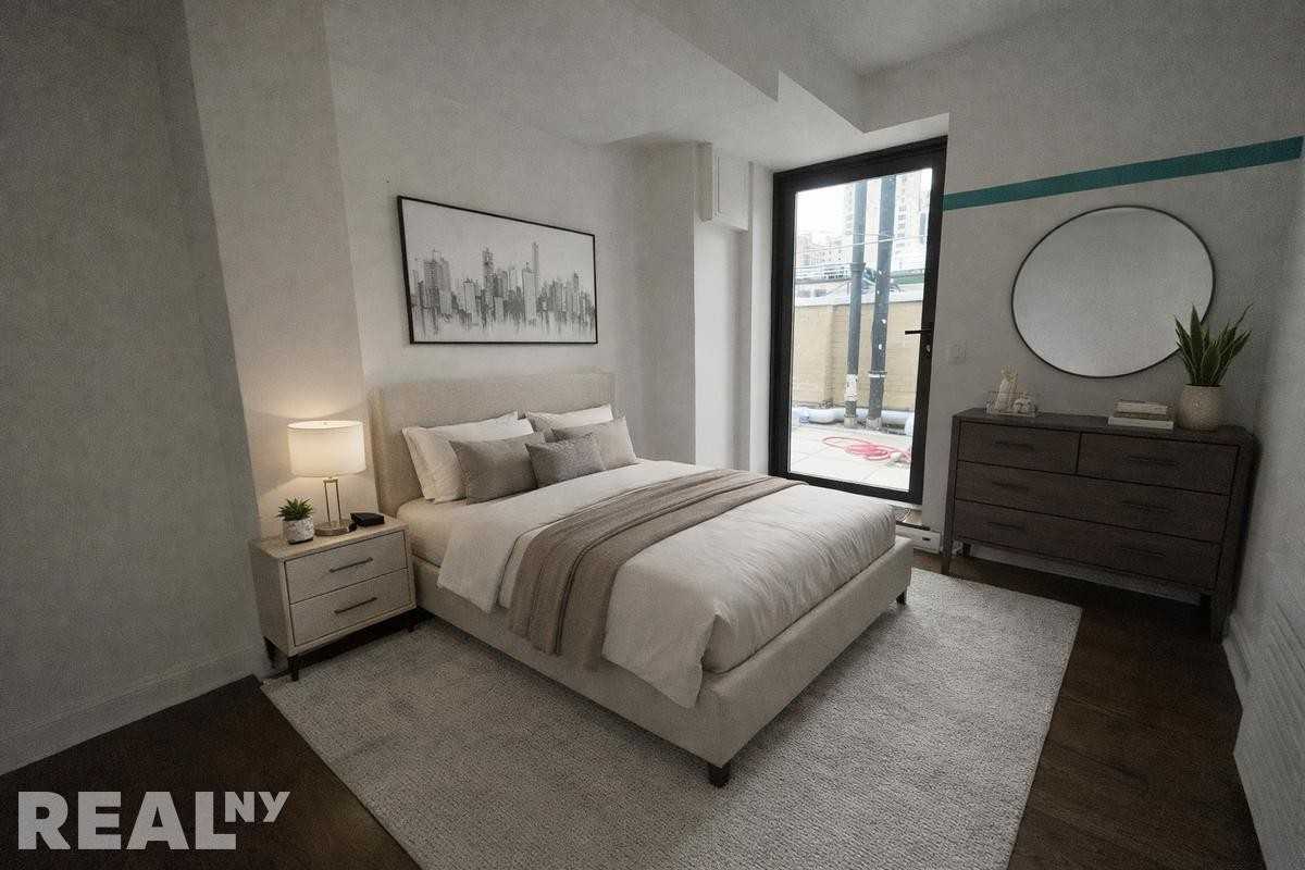 W 58th St #PHC - Photo 3 of 8