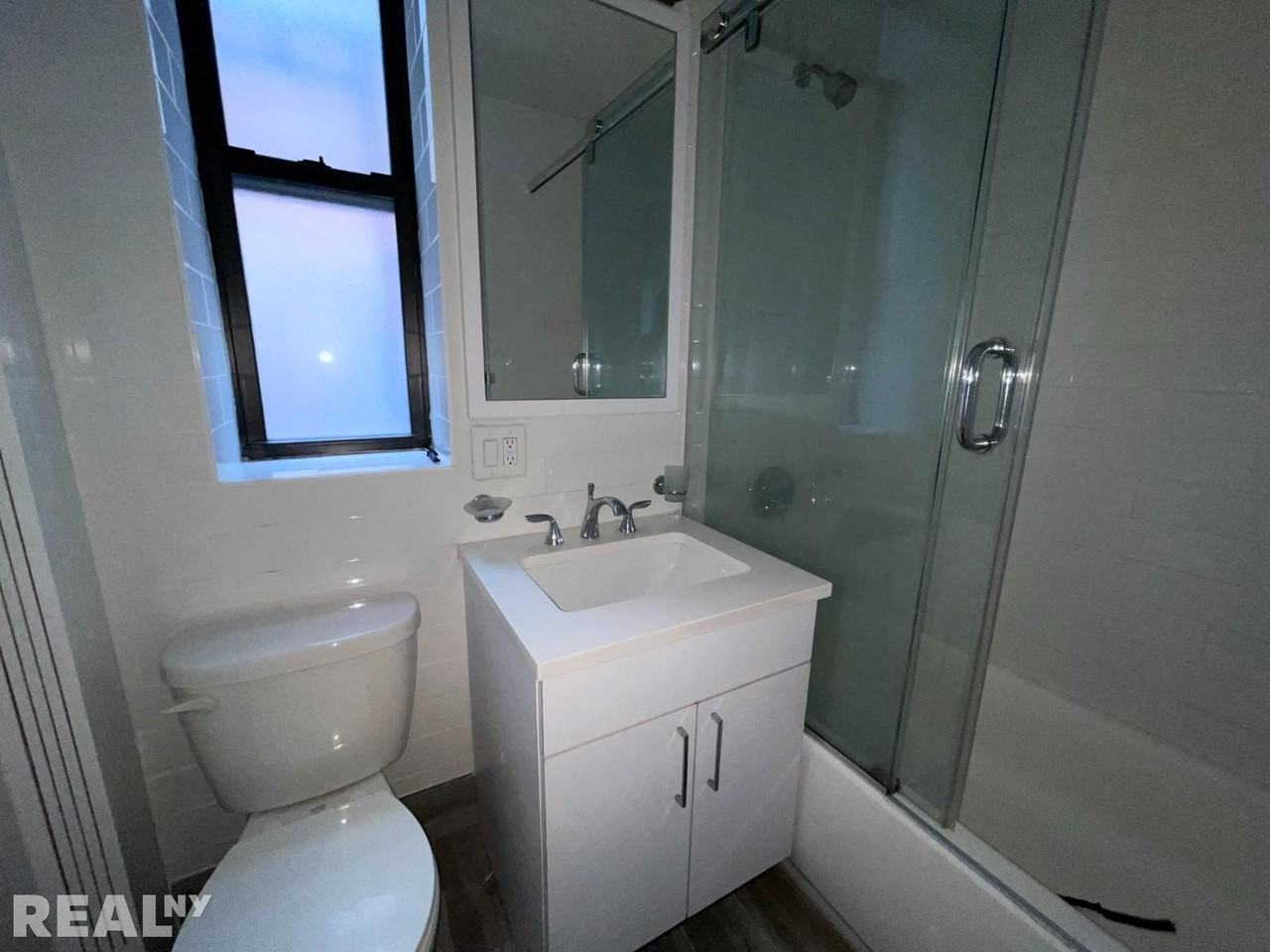 W 58th St #PHC - Photo 5 of 8