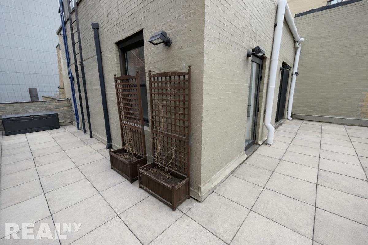 W 58th St #PHC - Photo 6 of 8