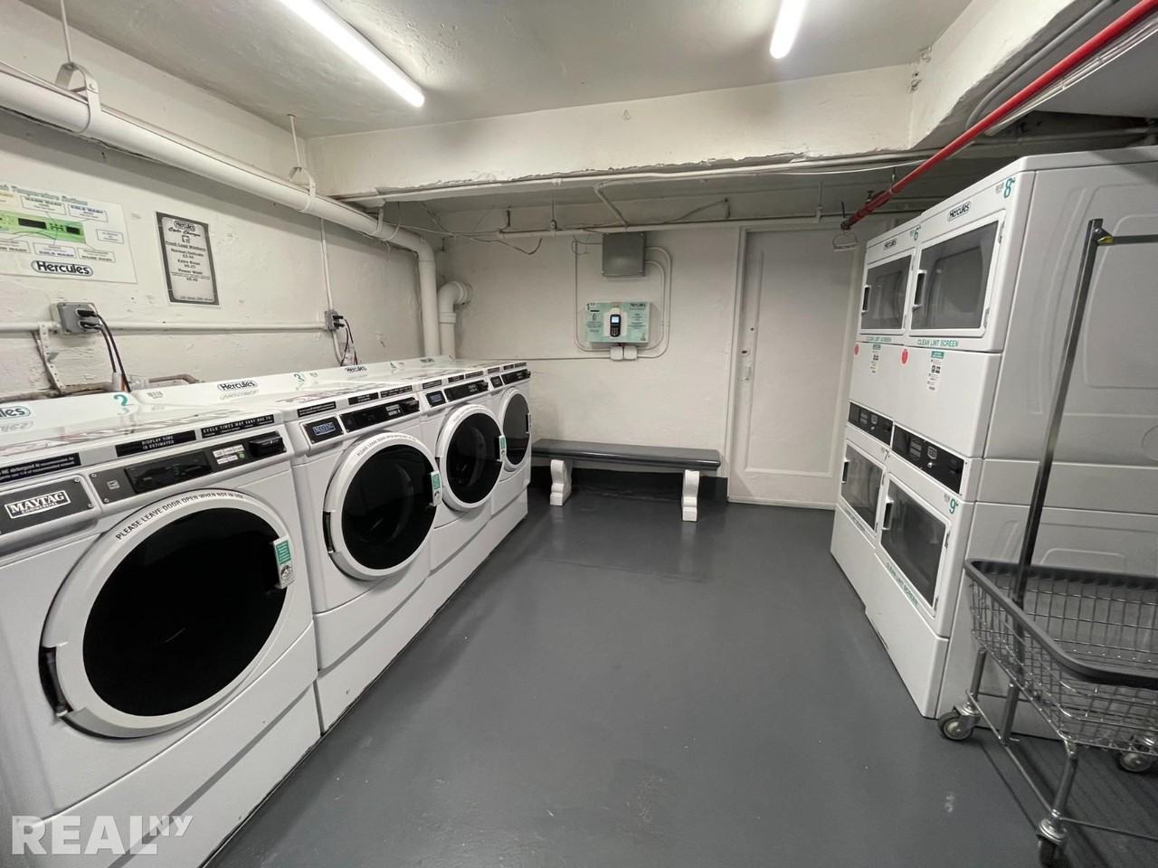 W 58th St #PHC - Photo 7 of 8