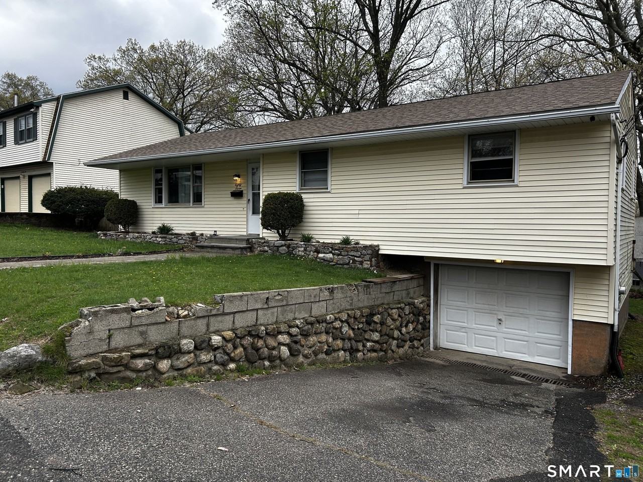 87 Worcester Ave - Photo 2 of 11