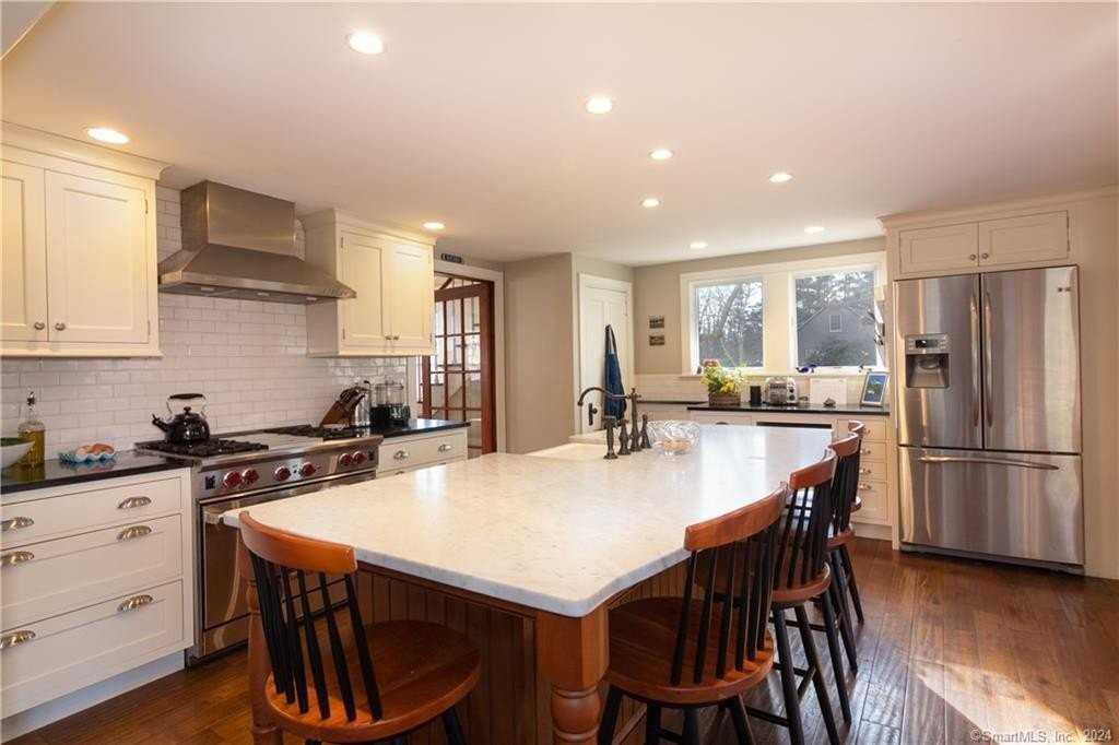 323 Green Hill Rd - Photo 4 of 18