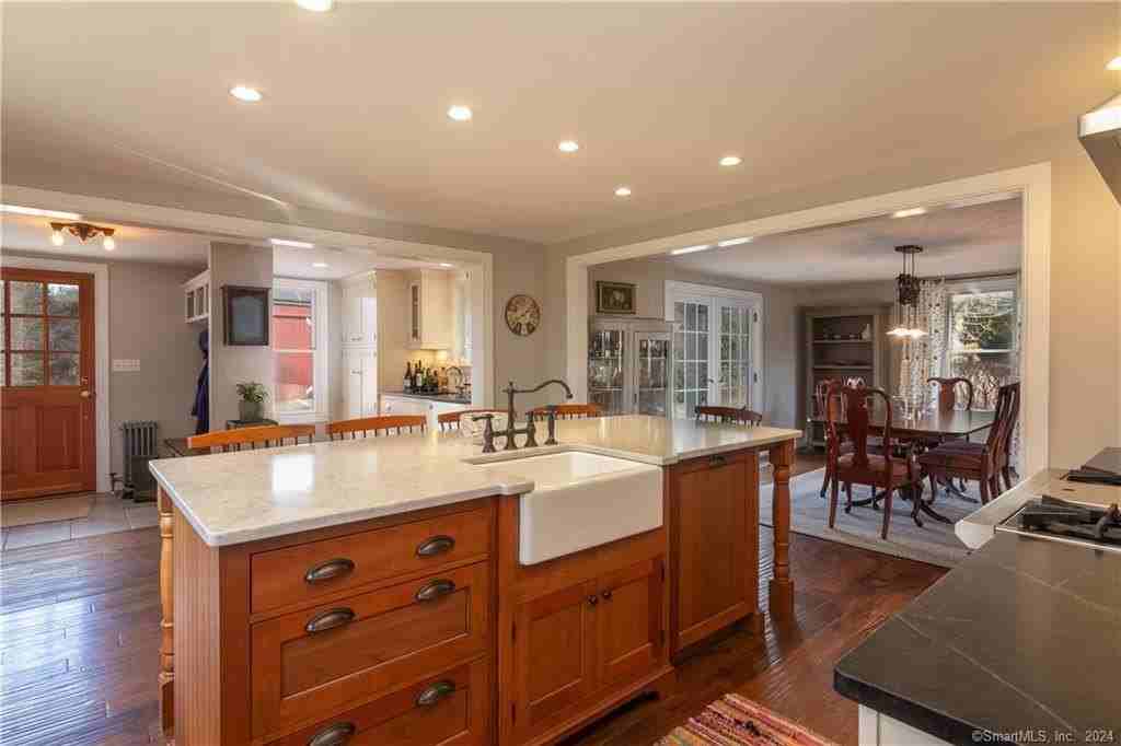 323 Green Hill Rd - Photo 6 of 18