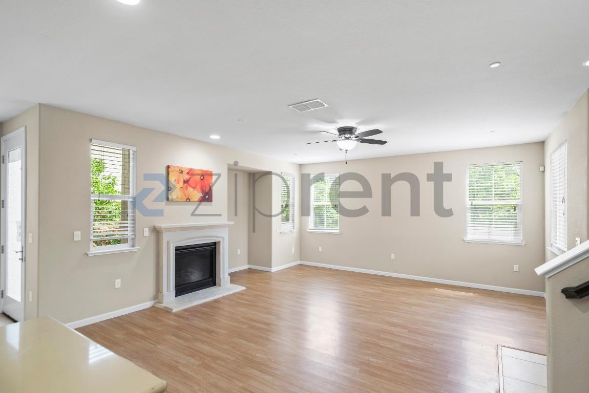 237 W Moraga St - Photo 5 of 31