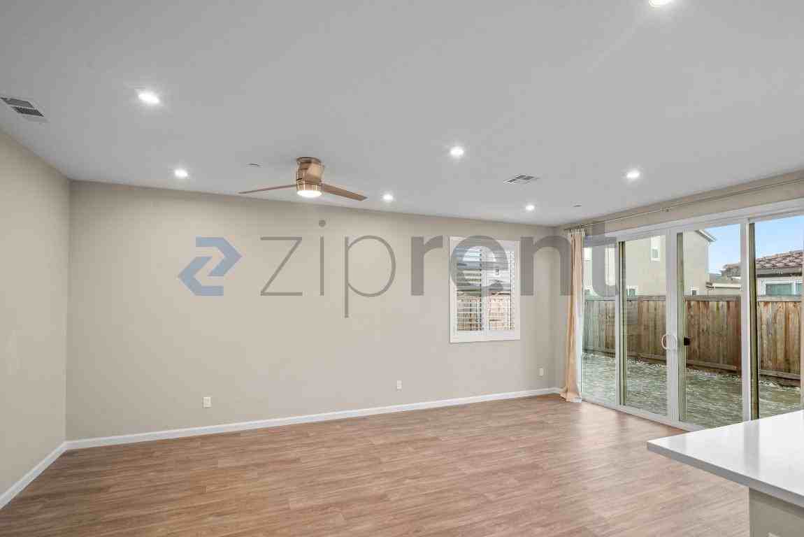 572 Delicato Dr - Photo 6 of 26