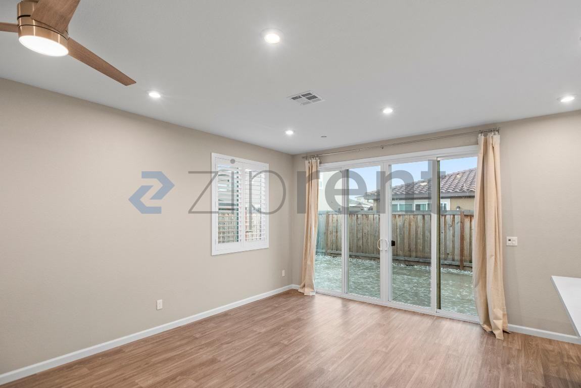 572 Delicato Dr - Photo 7 of 26