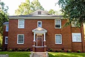 featured image of 111 E Screven St