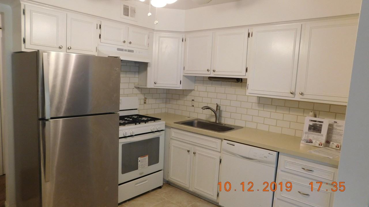 444 Fox Hills Dr N #7 - Photo 6 of 30