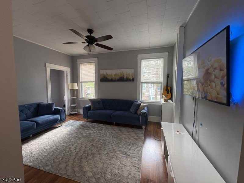 67 Demott Ave 1st Fl - Photo 5 of 8