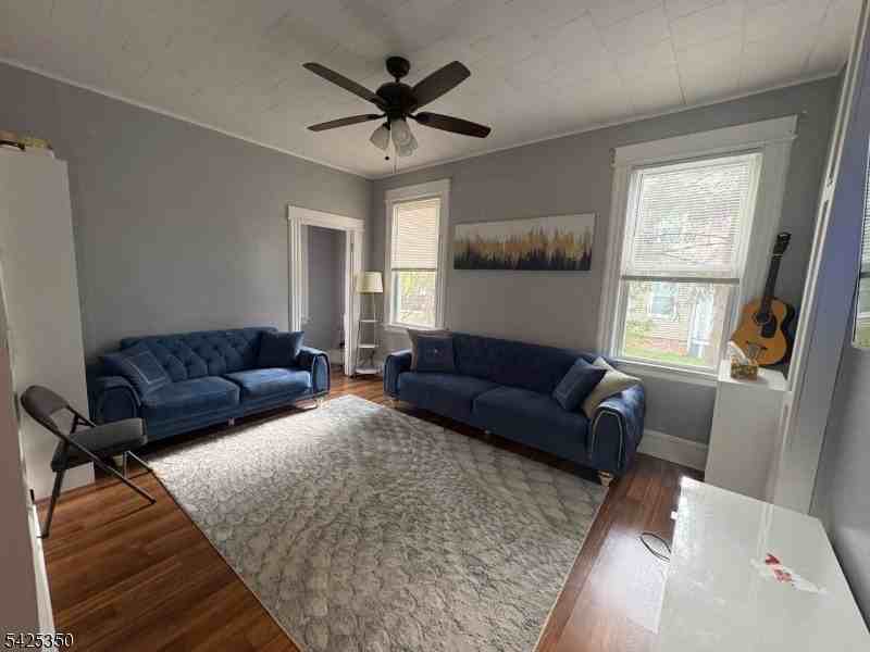 67 Demott Ave 1st Fl - Photo 6 of 8