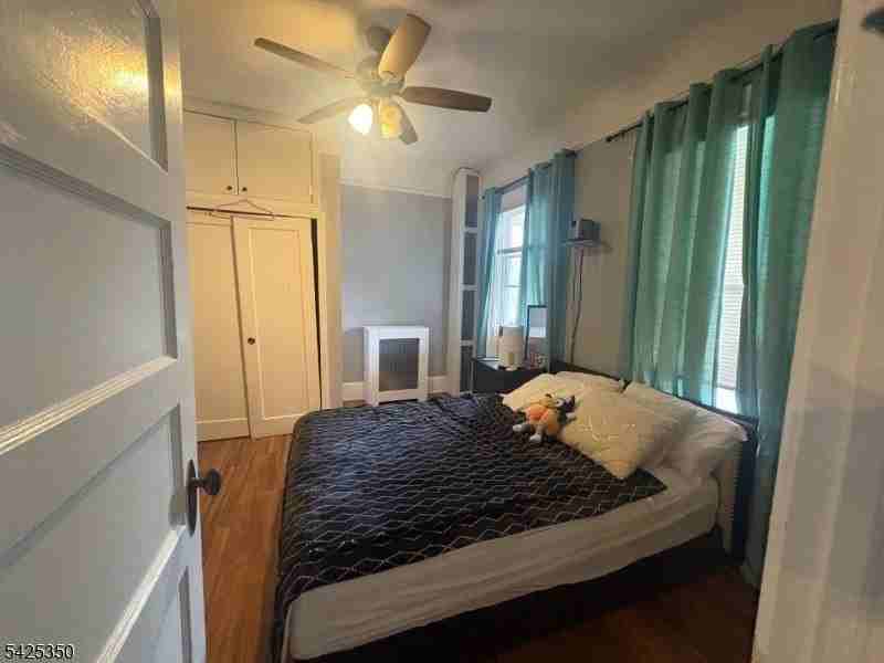 67 Demott Ave 1st Fl - Photo 7 of 8