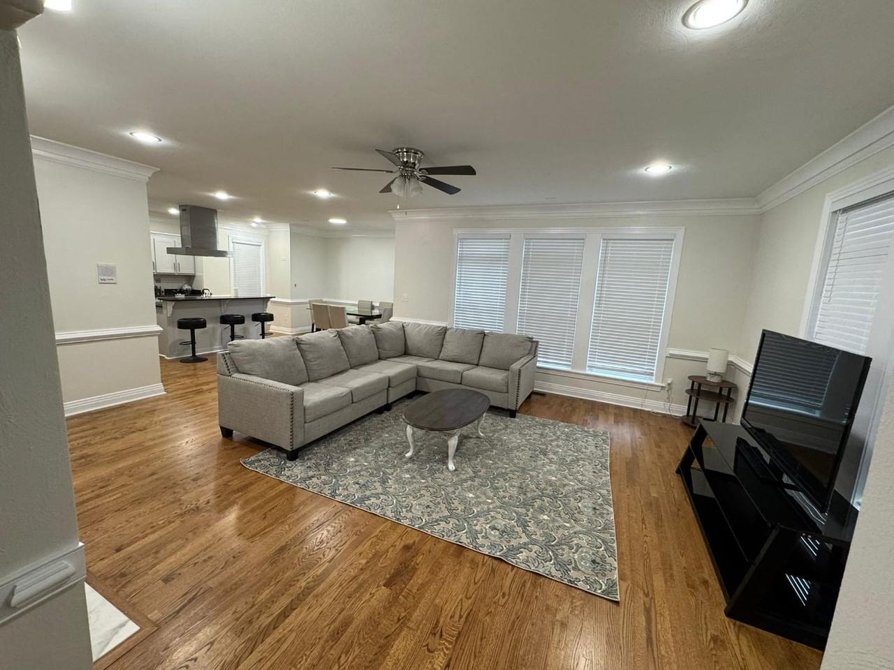 259 W Ocean View Ave - Photo 2 of 10