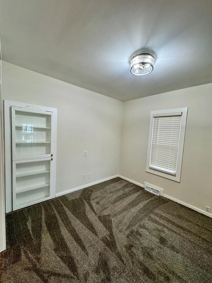 620 Kirkwood Ave - Photo 3 of 20