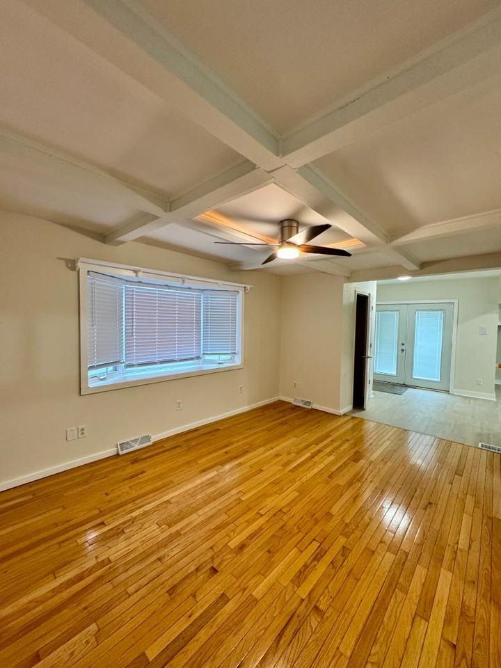 620 Kirkwood Ave - Photo 7 of 20