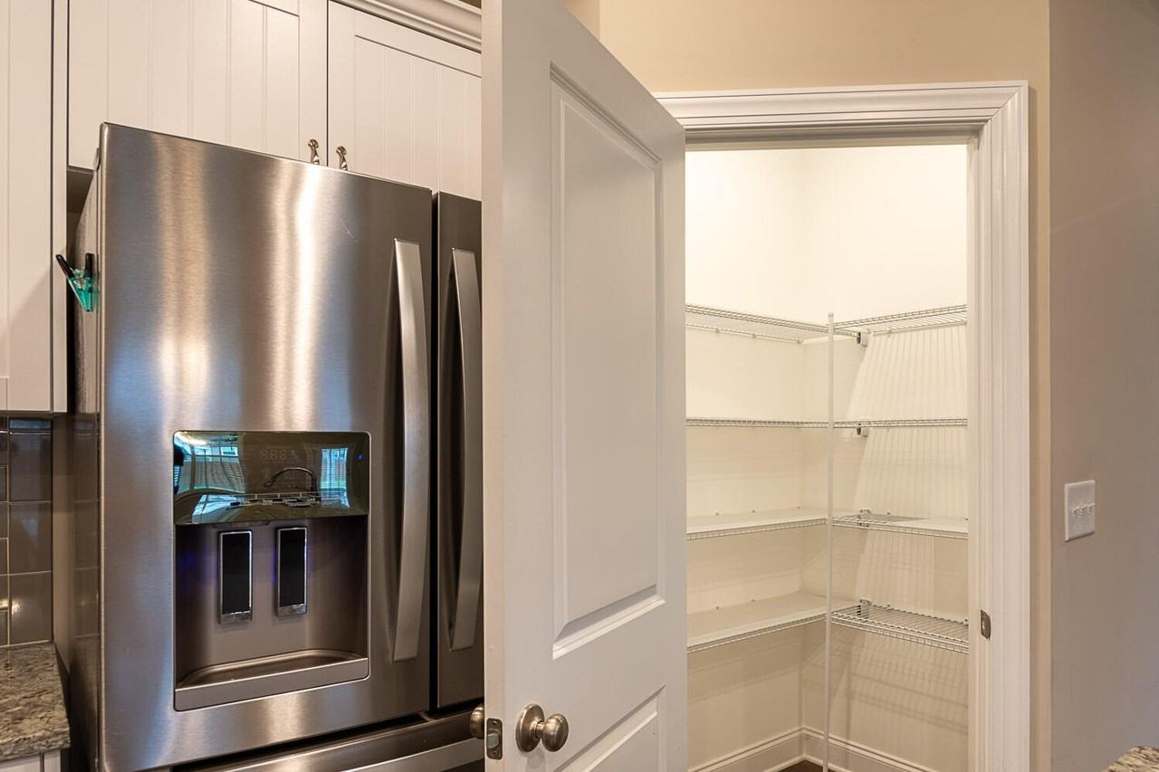 453 Arrowwood Dr - Photo 7 of 33