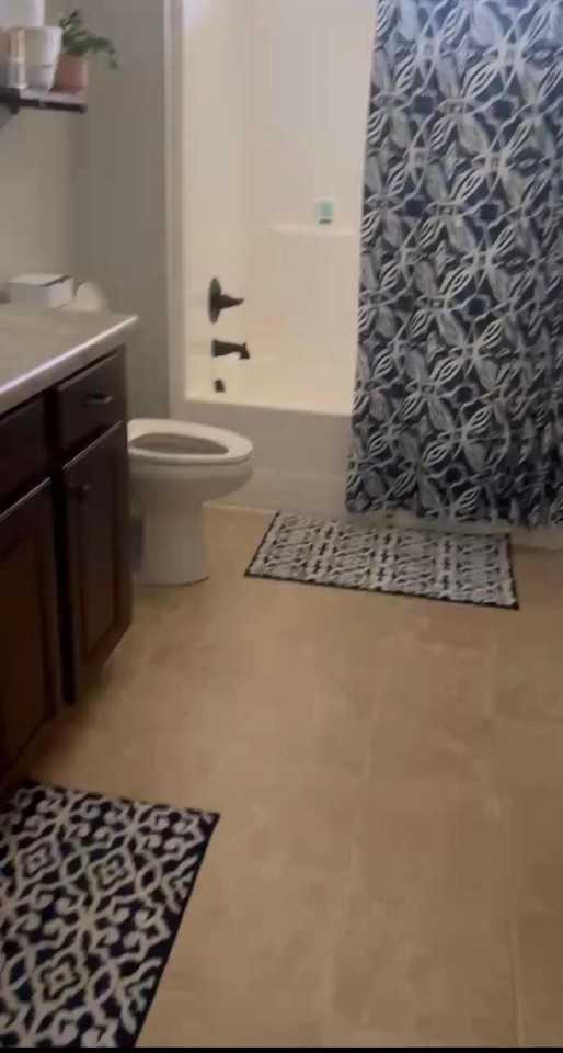 1111 Rosland Cir - Photo 5 of 9