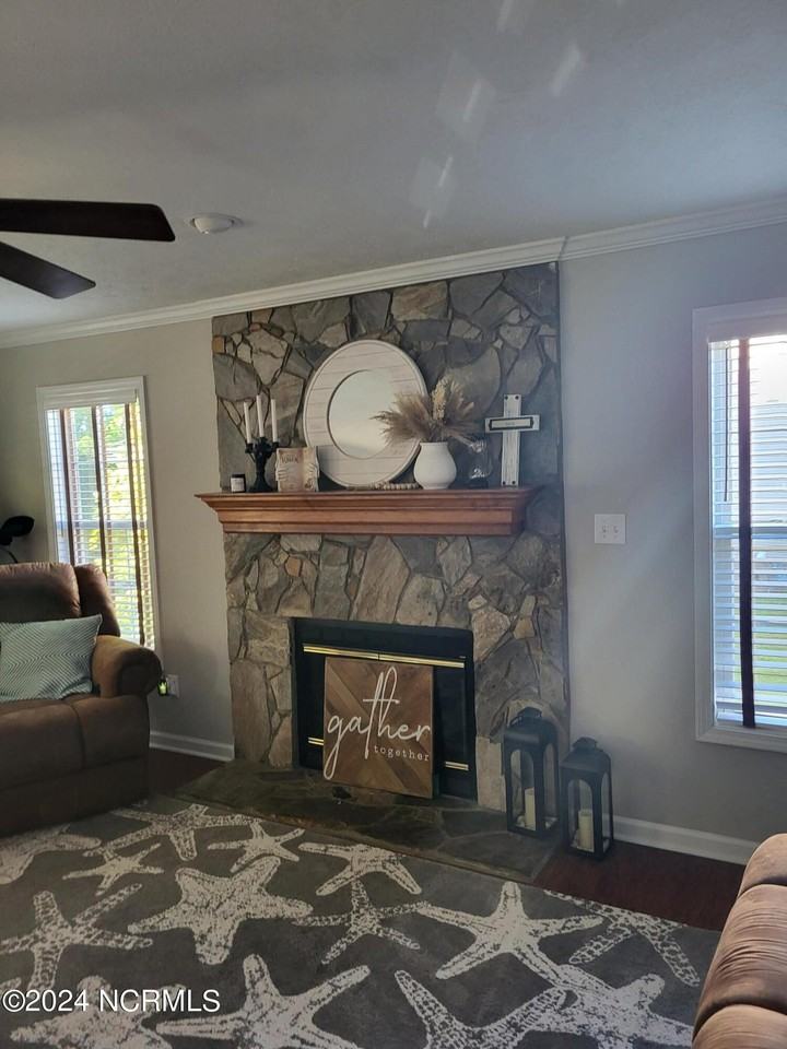 220 Newport Drive - Photo 2 of 8