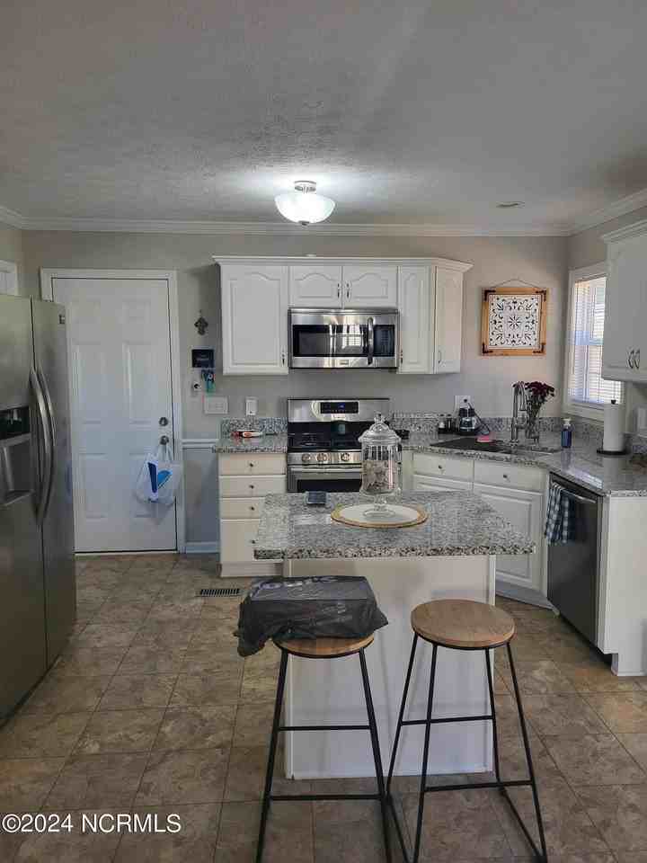 220 Newport Drive - Photo 4 of 8