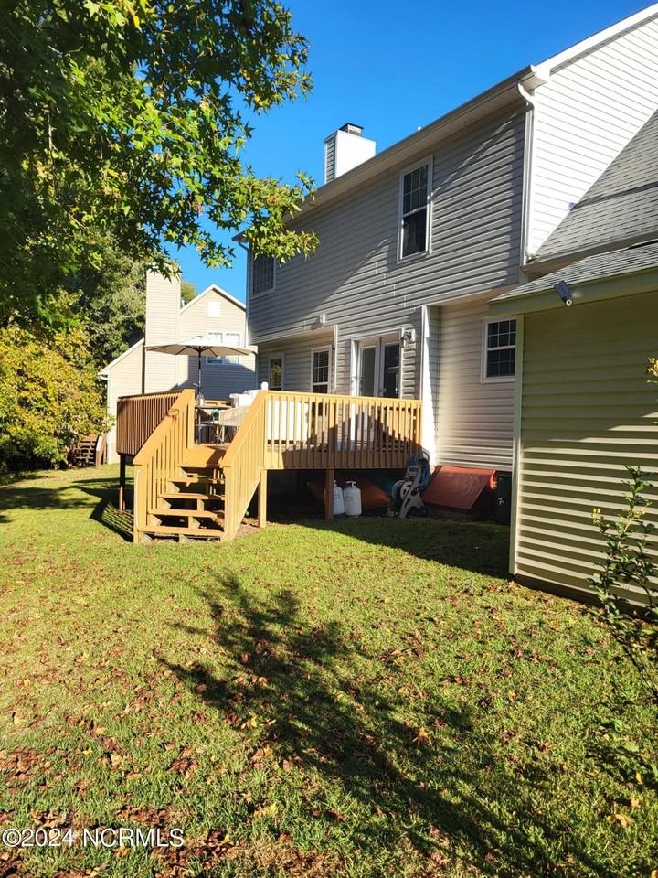 220 Newport Drive - Photo 7 of 8