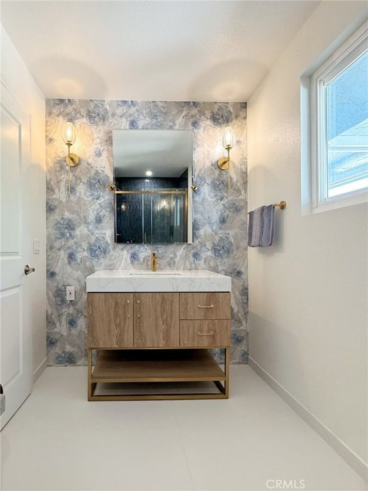 65585 4th St S - Photo 6 of 28