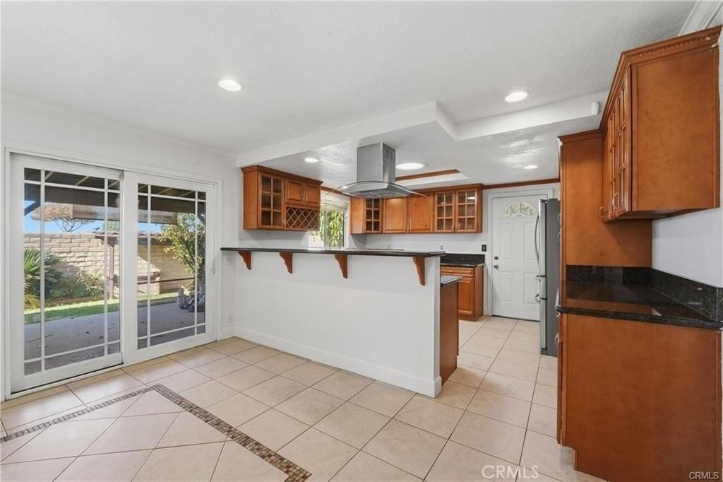 937 N Greenpark Ave - Photo 4 of 38