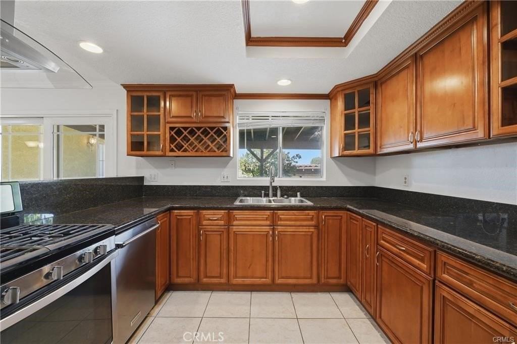 937 N Greenpark Ave - Photo 5 of 38