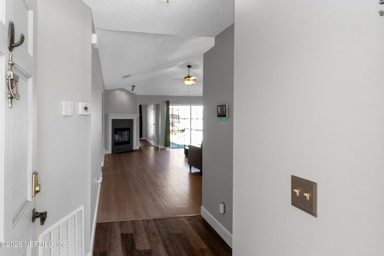 1720 Wildwood Creek Ln - Photo 4 of 28