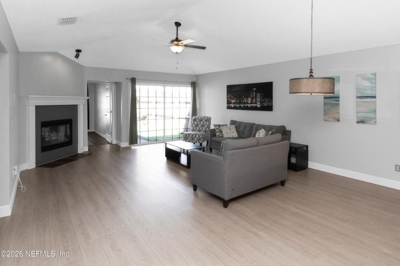 1720 Wildwood Creek Ln - Photo 5 of 28