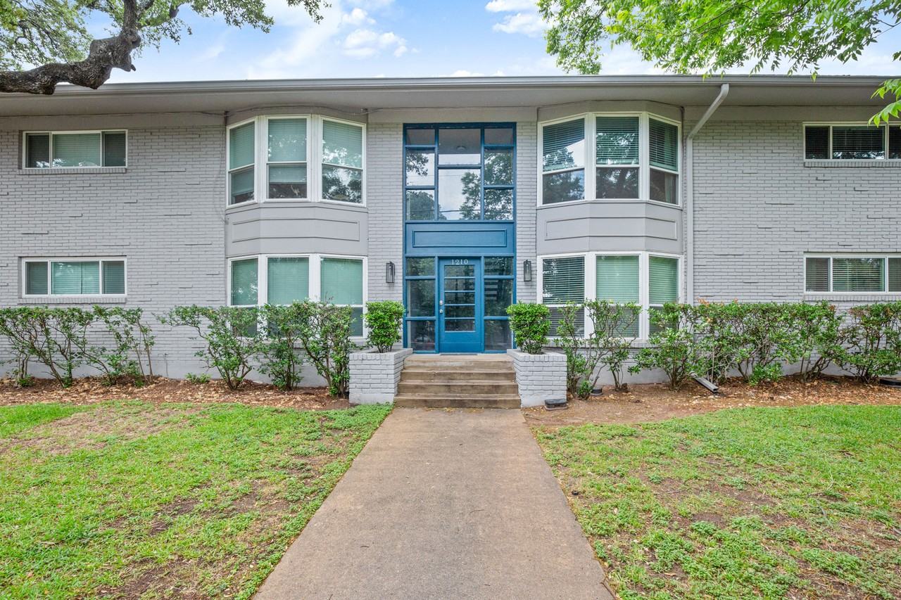 1210 Windsor Rd #202 - Photo 6 of 30