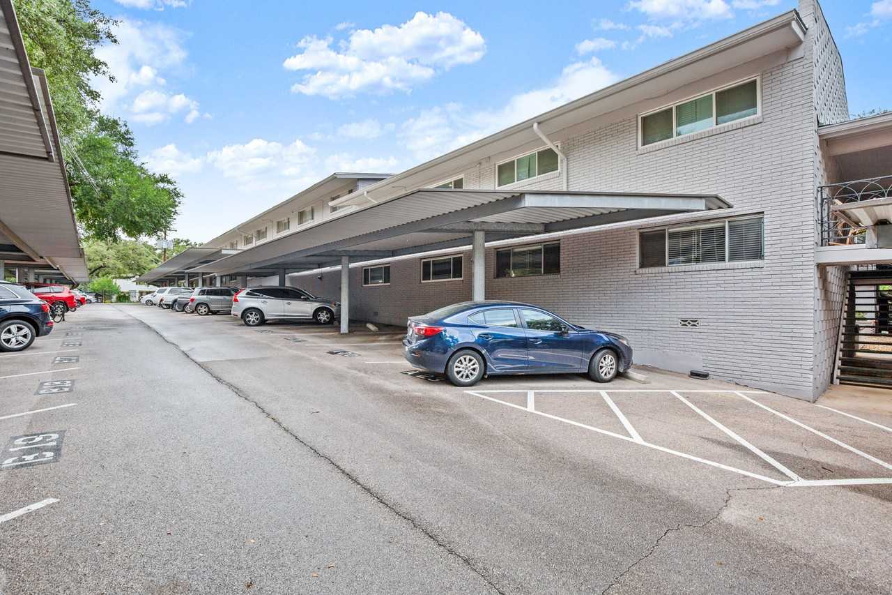 1210 Windsor Rd #202 - Photo 7 of 30